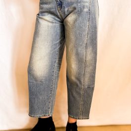 Loose Fit Barrel Jeans / Medium Wash