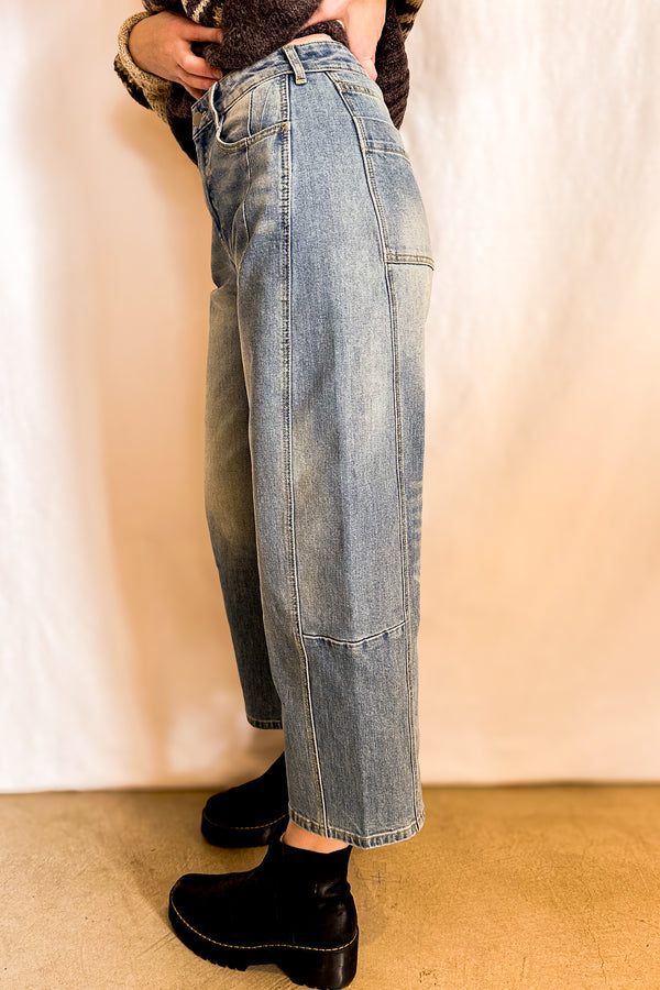 Loose Fit Barrel Jeans / Medium Wash - Image 3