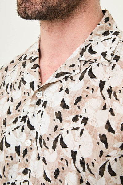 Men’s Camel Patterned Short-Sleeved Casual Shirt. - Image 4