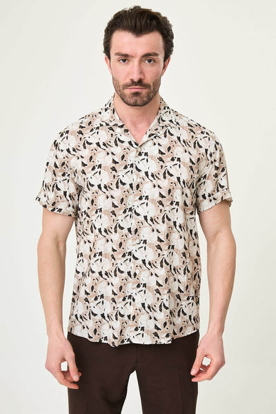 Men’s Camel Patterned Short-Sleeved Casual Shirt.